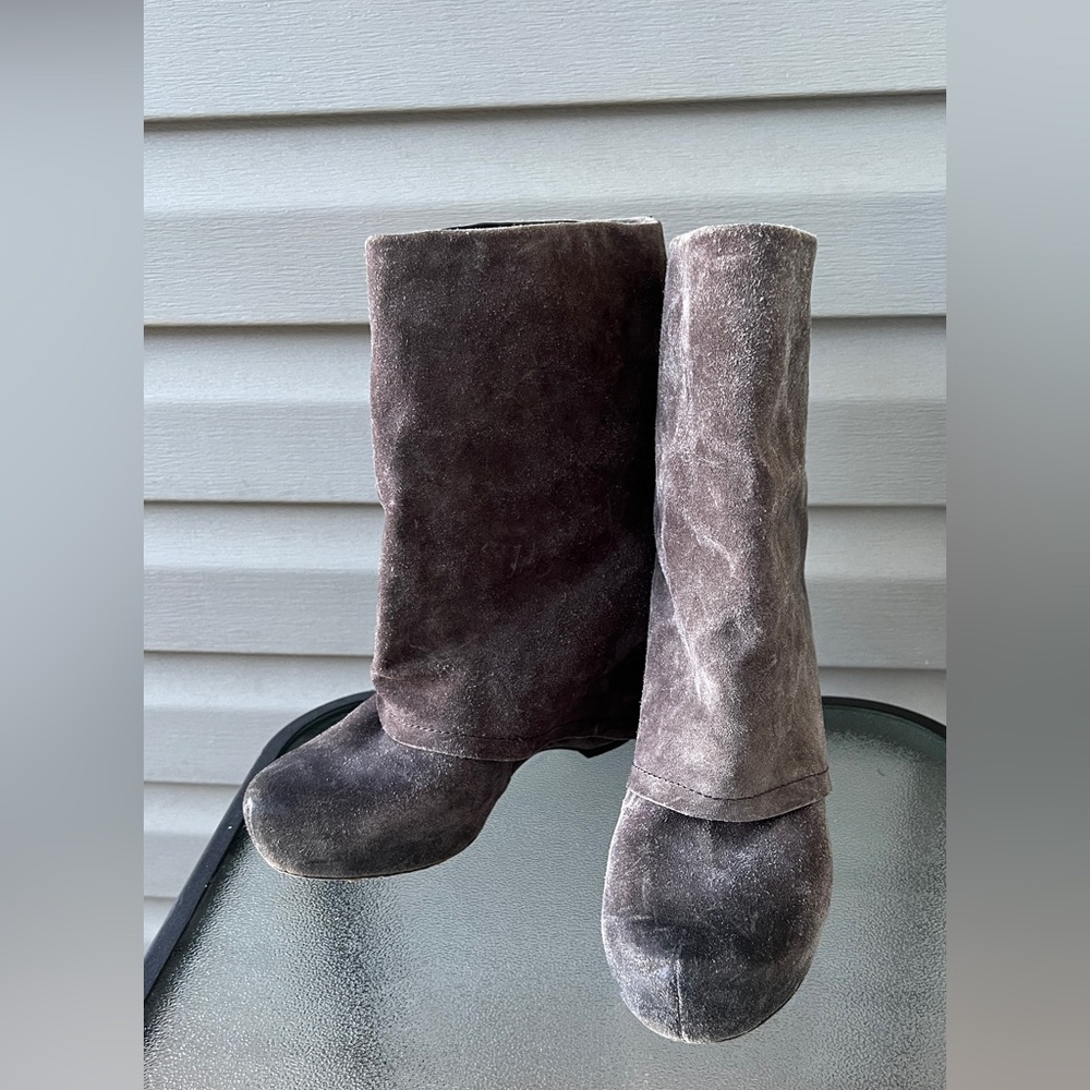 VERA WANG Lavender Label Fold-Over Wedge Suede Ankle Boot Brown Sz 8.5